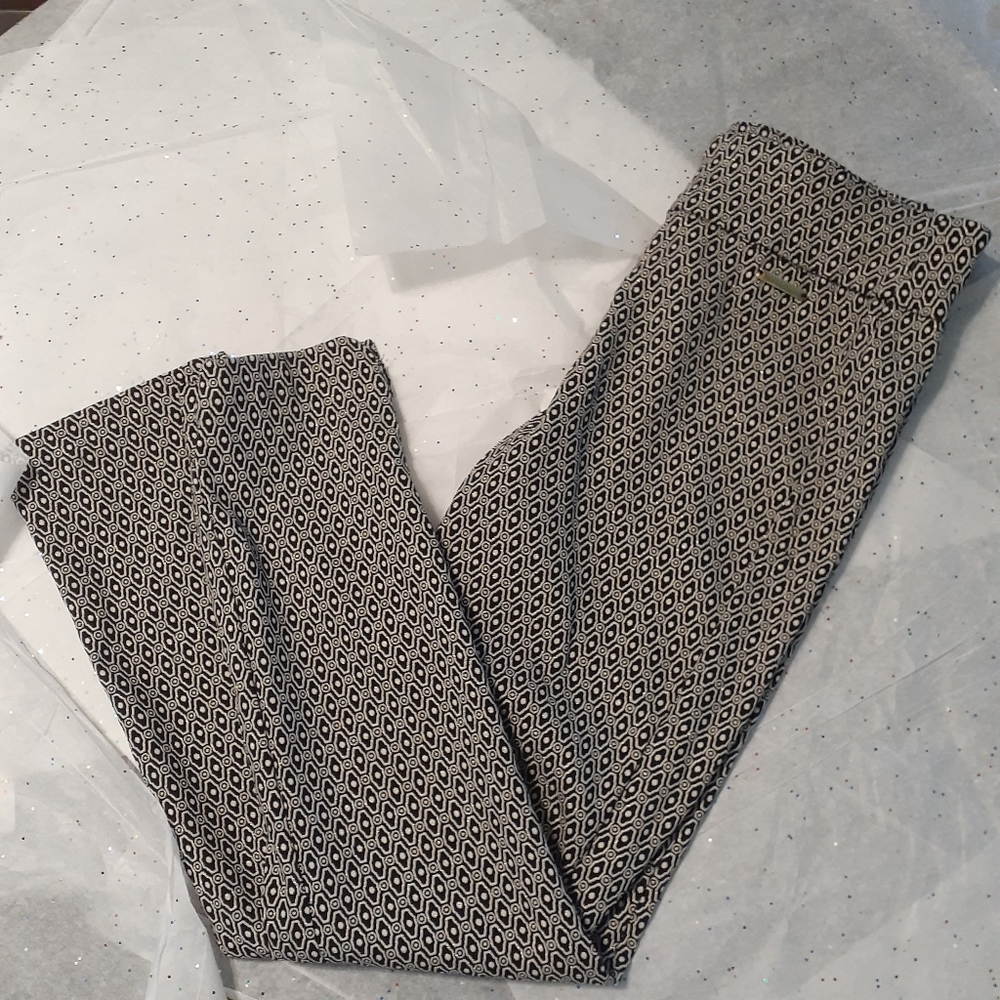 Black and white pants , size 8P, Roz & Ali